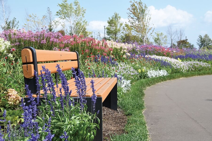 病院・スーパー徒歩圏内。便利に暮らせる花のまち