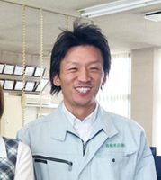 宮内 晃嗣(写真右)